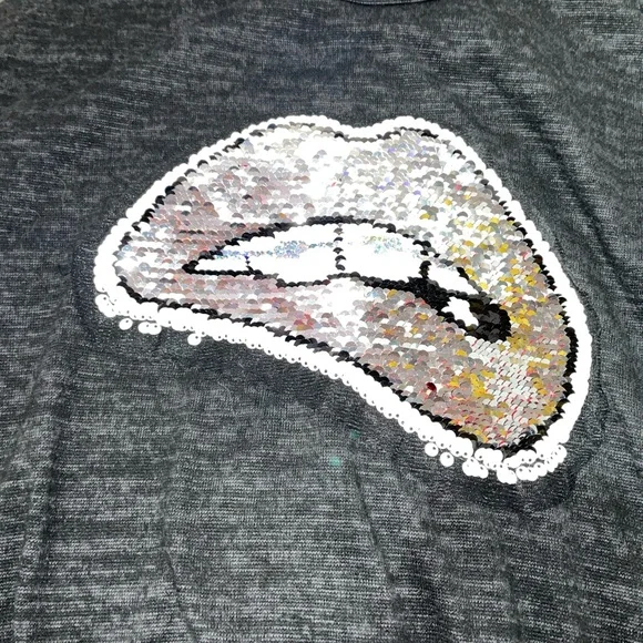 NWOT GORGEOUS SEQUENCE LIPS TOP - Picture 4 of 8